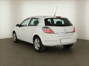 Opel Astra - 2011