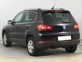 Volkswagen Tiguan - 2011