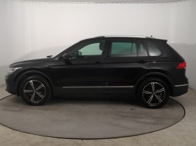 Volkswagen Tiguan - 2021