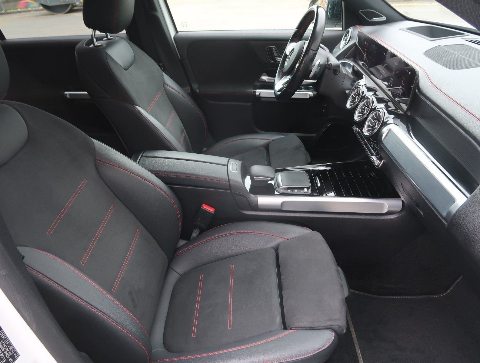 Mercedes-Benz EQB - 2023