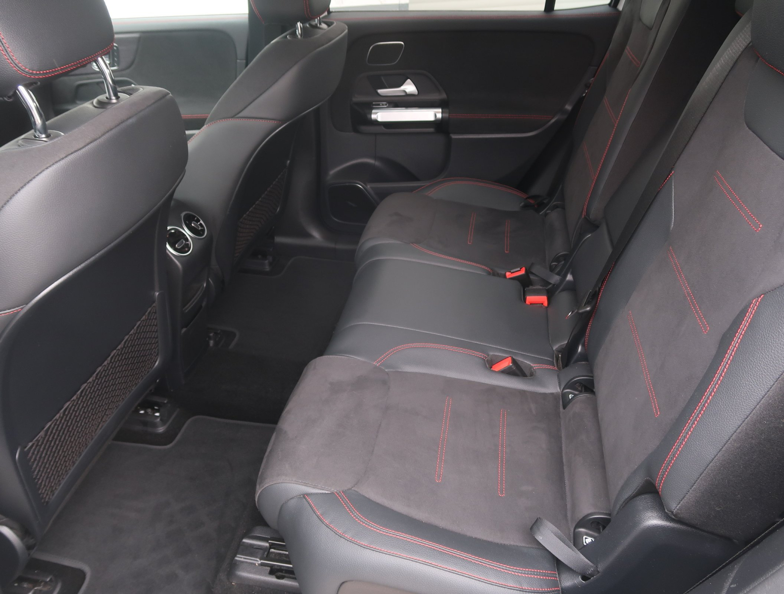 Mercedes-Benz EQB - 2023