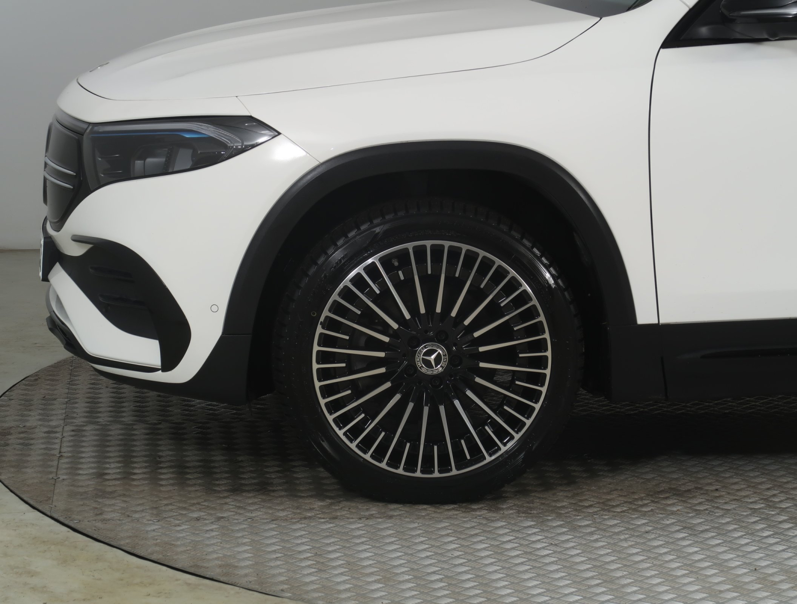 Mercedes-Benz EQB - 2023