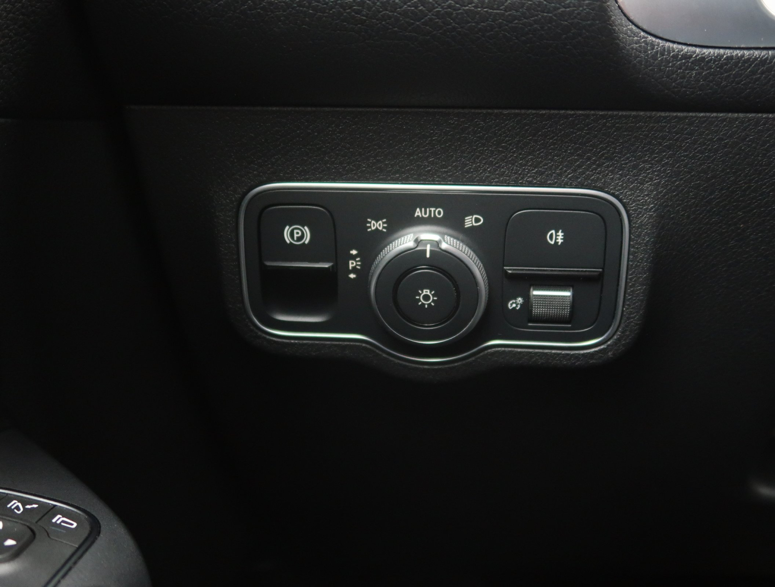 Mercedes-Benz EQB - 2023