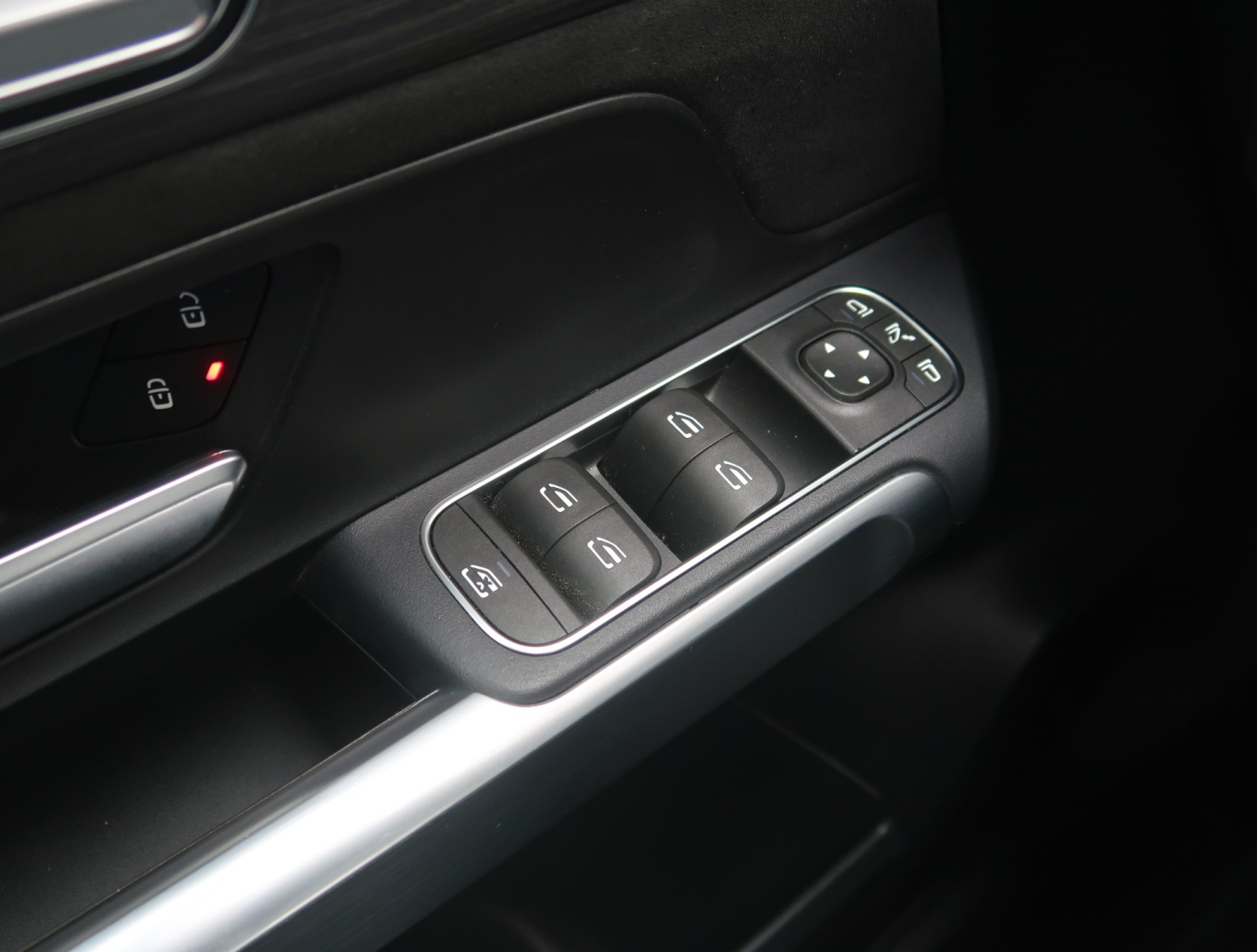 Mercedes-Benz EQB - 2023