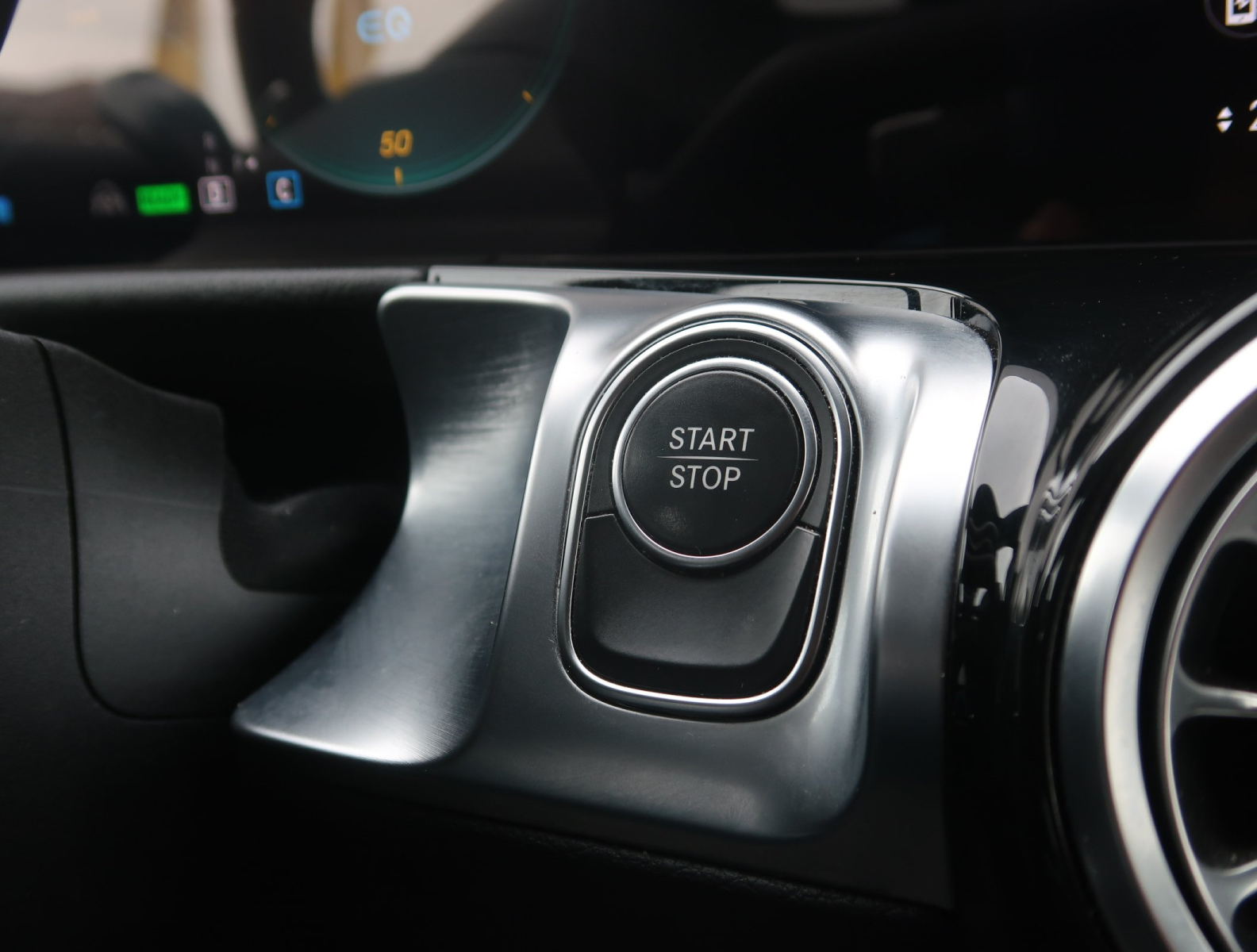 Mercedes-Benz EQB - 2023