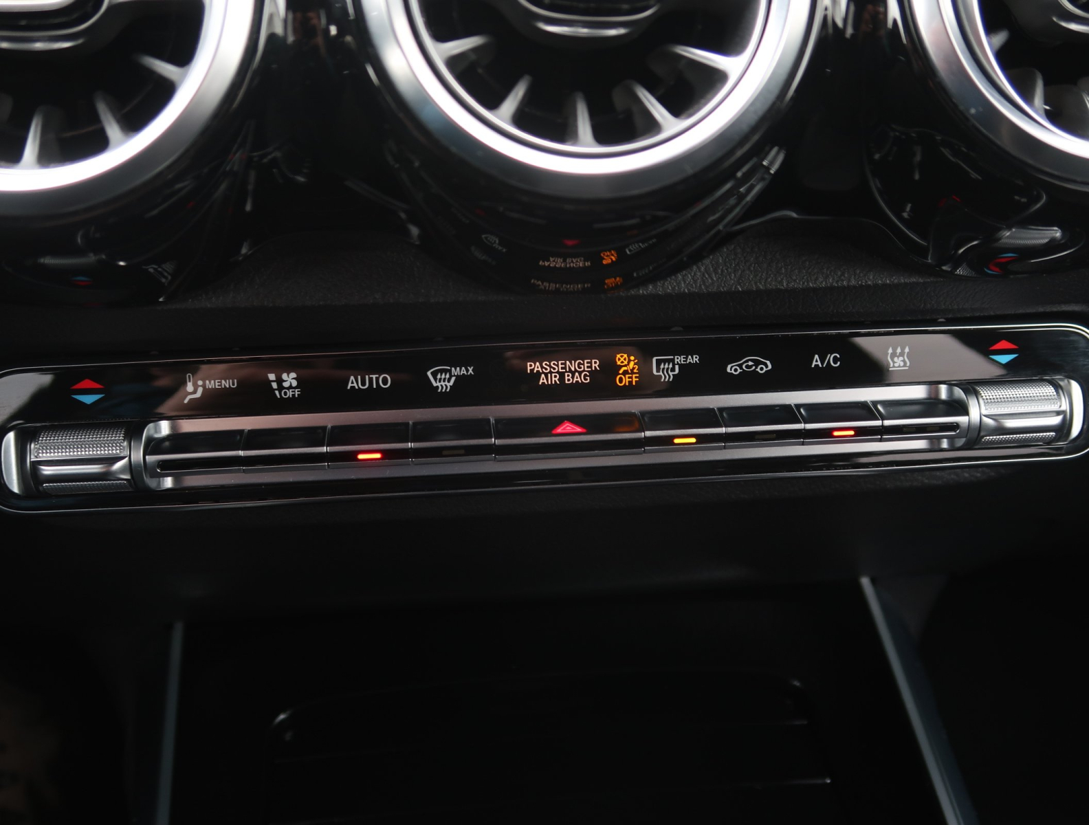 Mercedes-Benz EQB - 2023