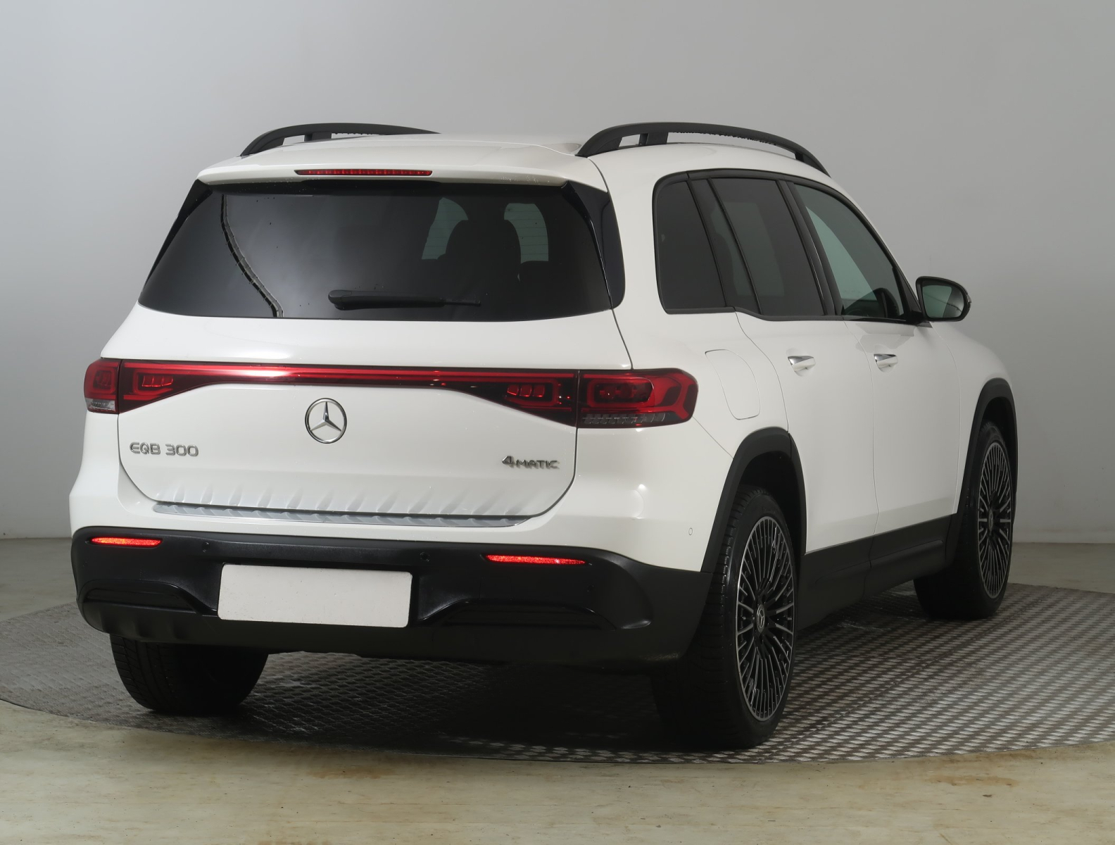 Mercedes-Benz EQB - 2023