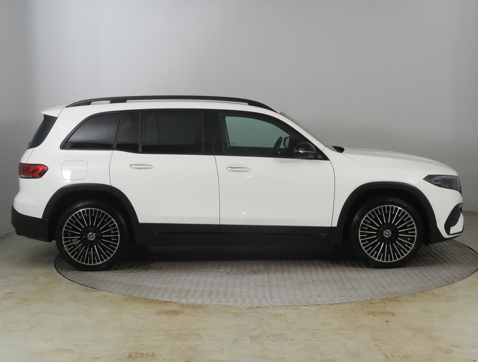 Mercedes-Benz EQB - 2023