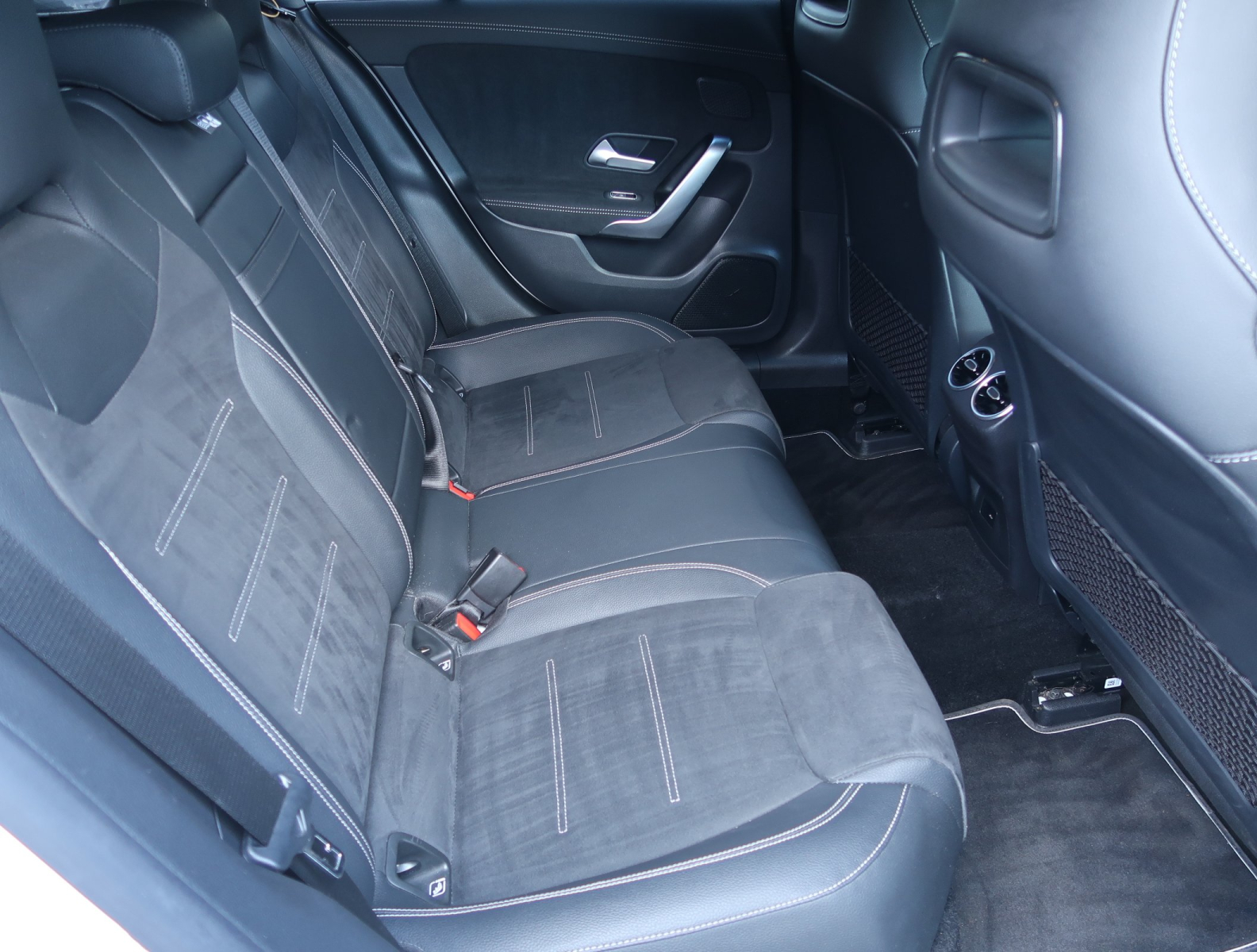 Mercedes-Benz CLA - 2021