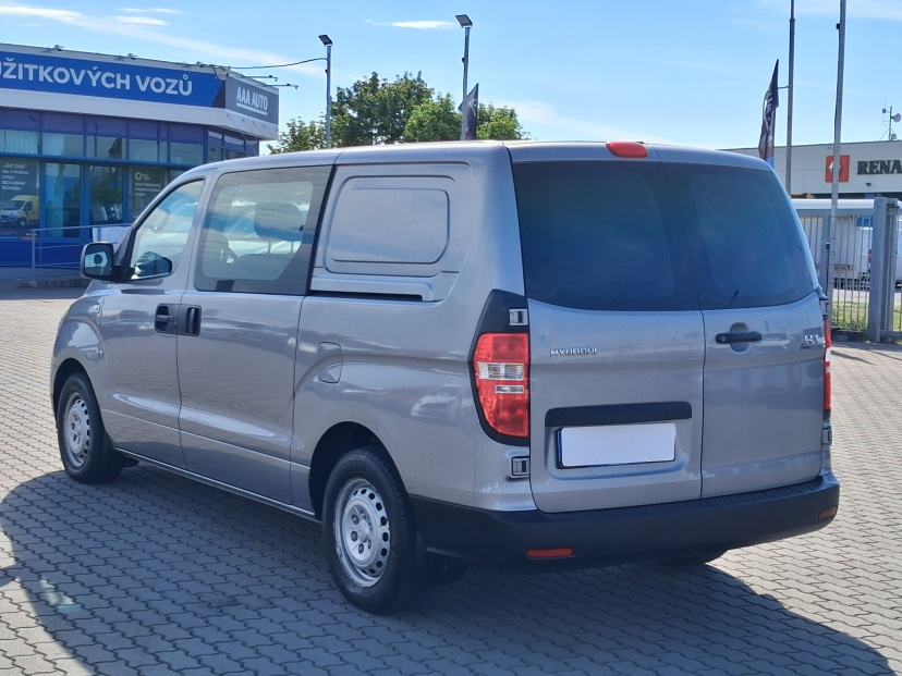 Hyundai H-1, 2011