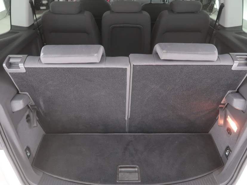 Volkswagen Touran, 2012