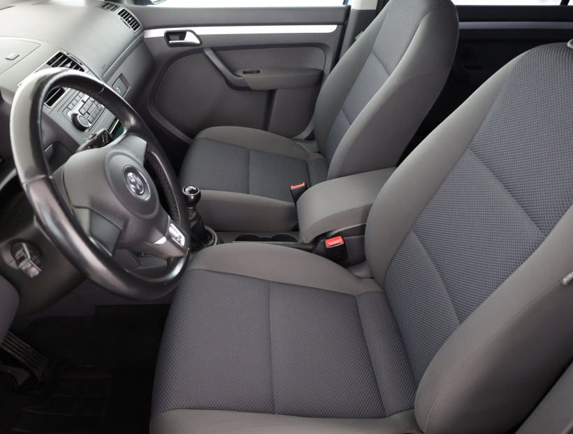 Volkswagen Touran, 2011