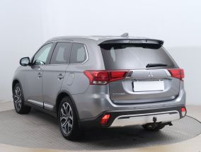 Mitsubishi Outlander - 2020