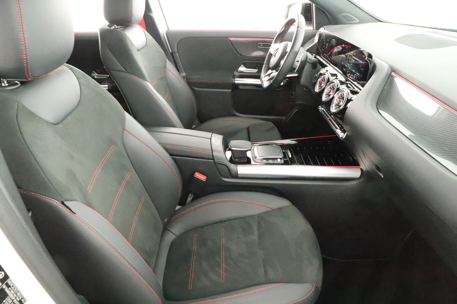 Mercedes-Benz GLA - 2023