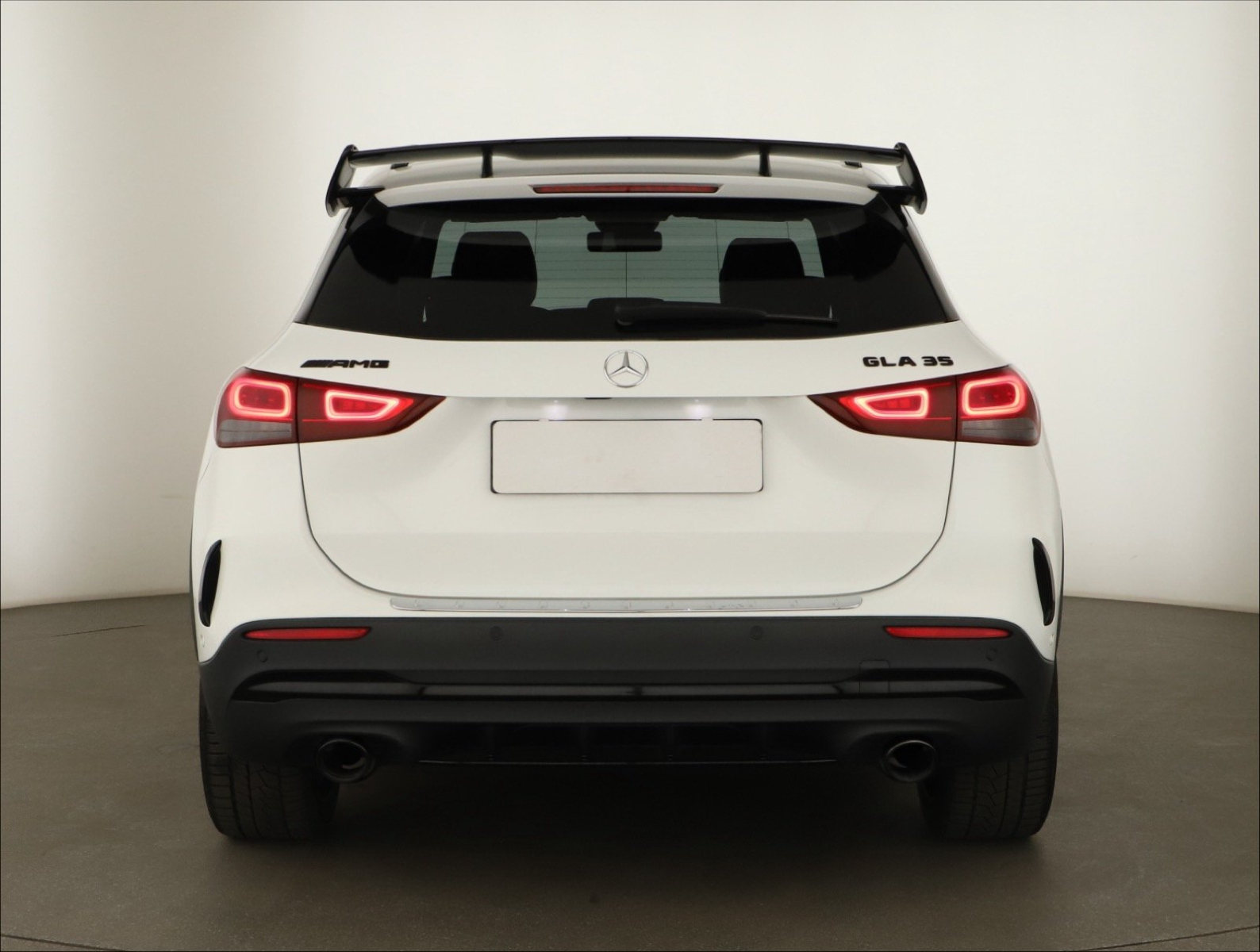 Mercedes-Benz GLA - 2023