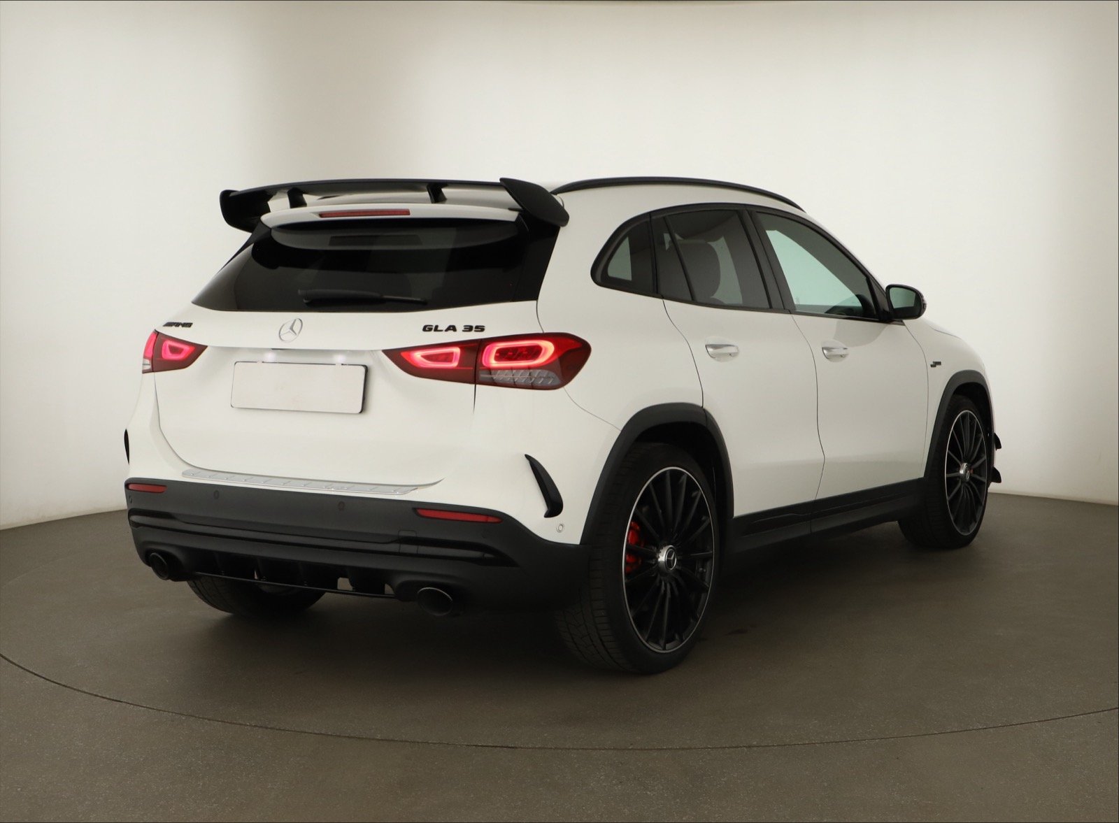 Mercedes-Benz GLA - 2023