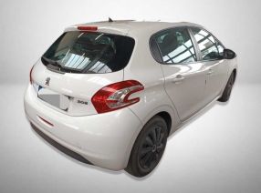 Peugeot 208 - 2015