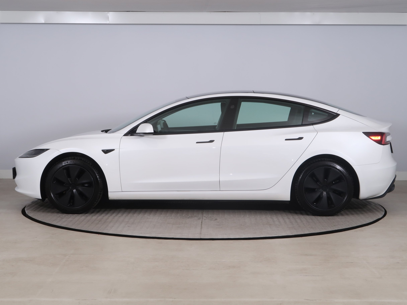 Tesla Model 3 - 2024