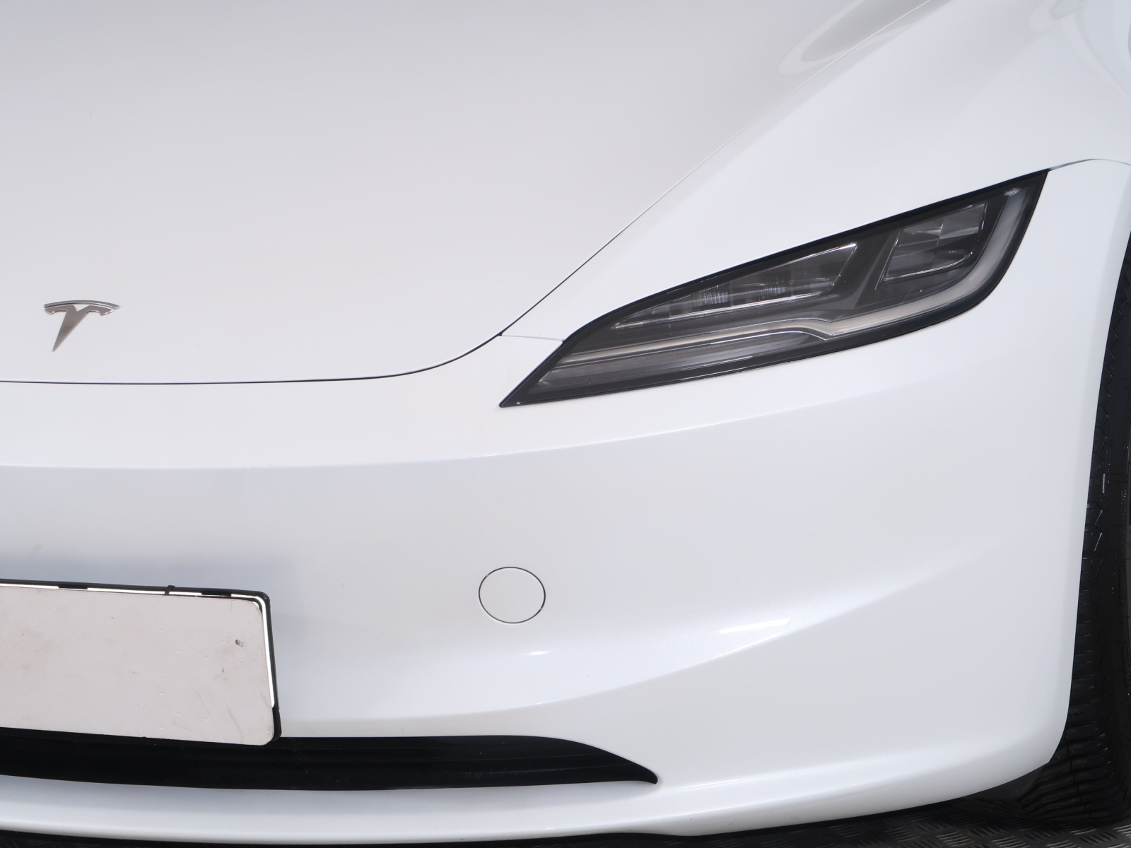 Tesla Model 3 - 2024