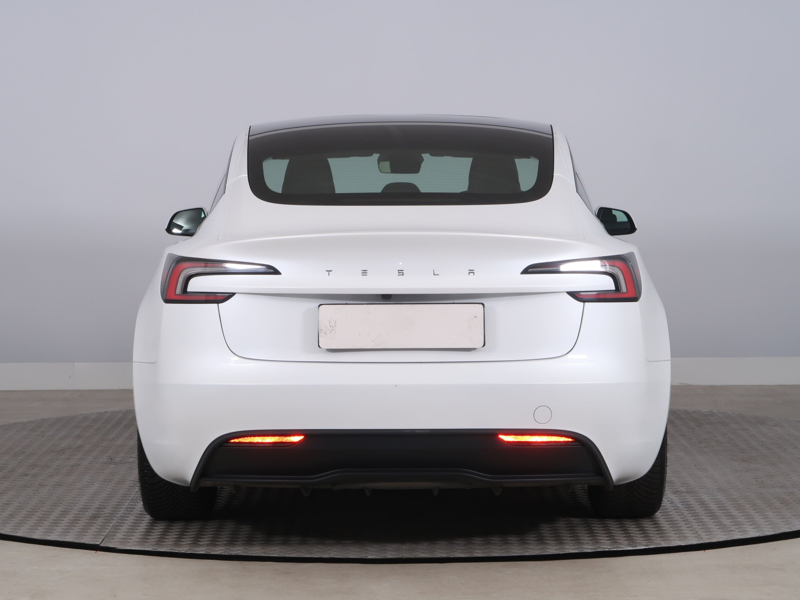 Tesla Model 3 - 2024