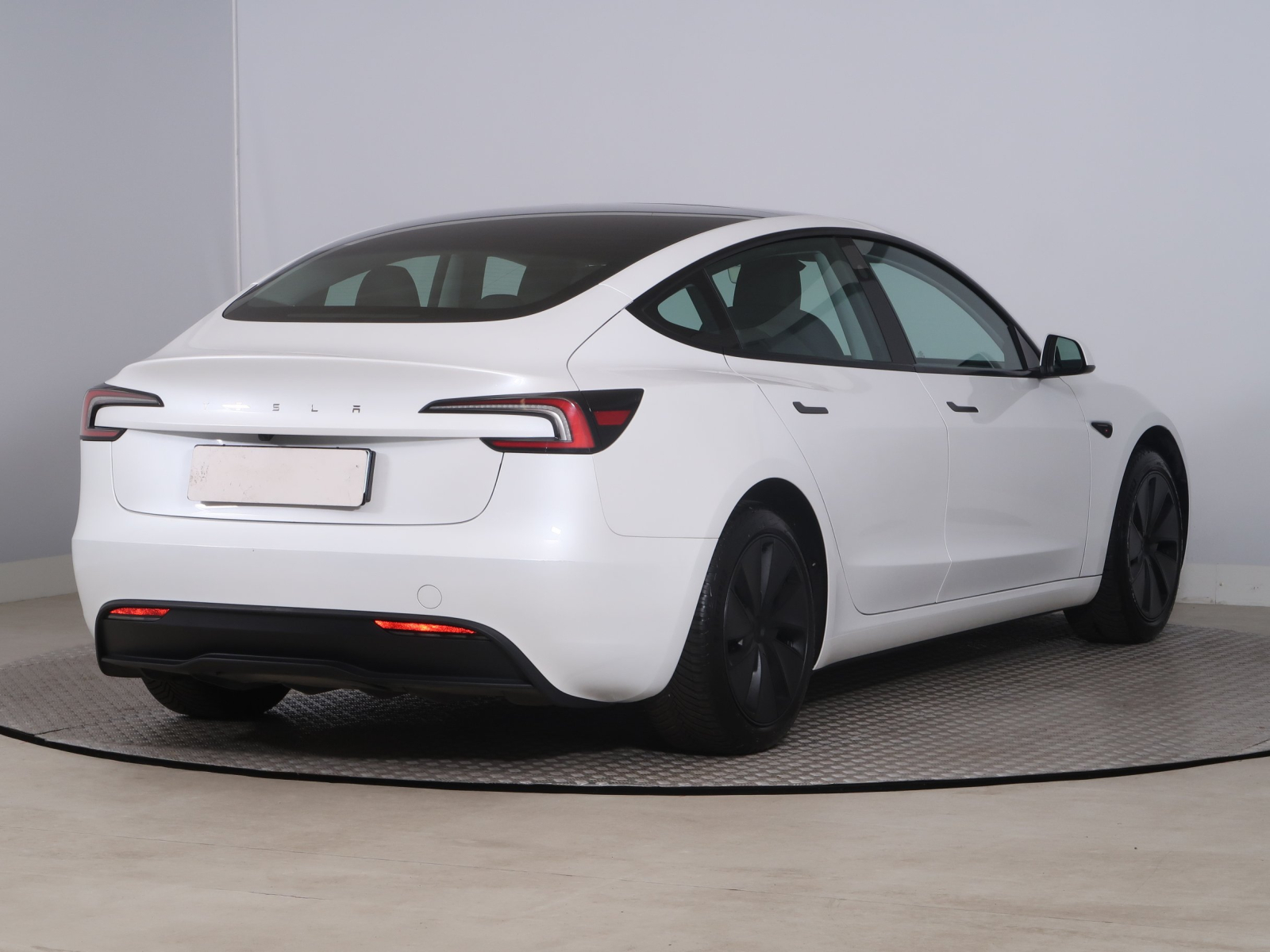 Tesla Model 3 - 2024