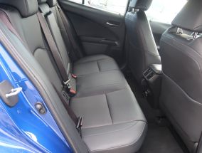 Lexus UX - 2025
