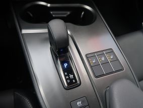 Lexus UX - 2025