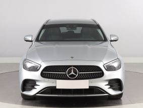 Mercedes-Benz E - 2021