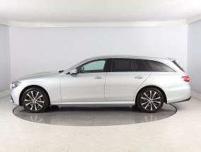 Mercedes-Benz E - 2021