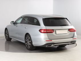 Mercedes-Benz E - 2021