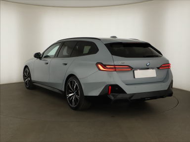 BMW 5 - 2025