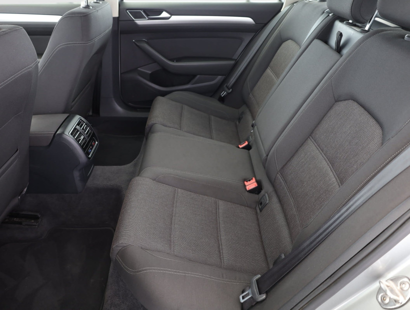 Volkswagen Passat, 2015
