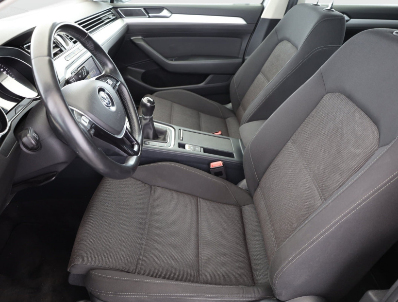 Volkswagen Passat, 2015