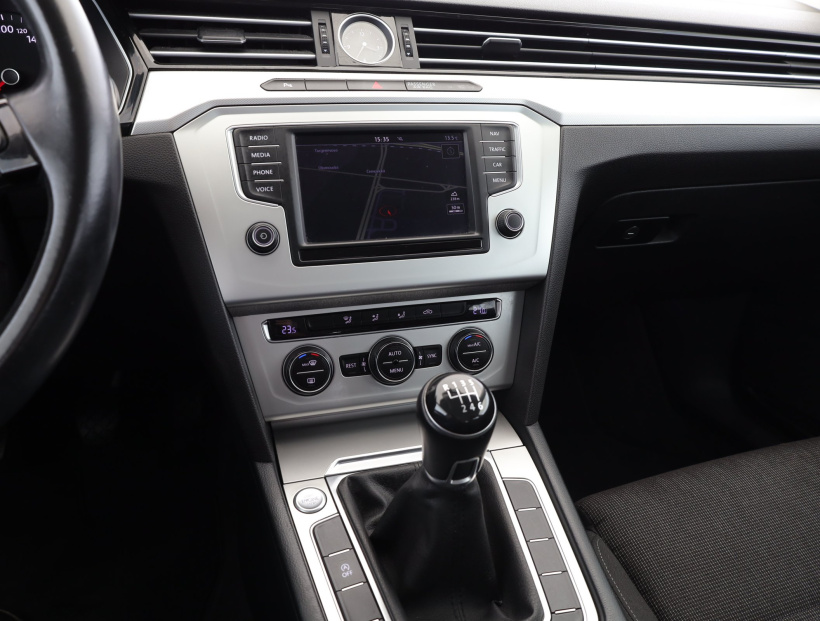 Volkswagen Passat, 2015