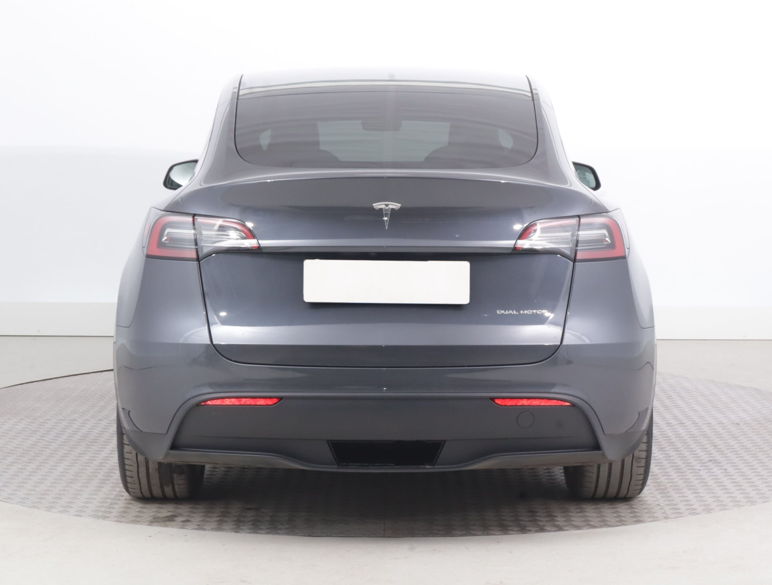 Tesla Model Y - 2023