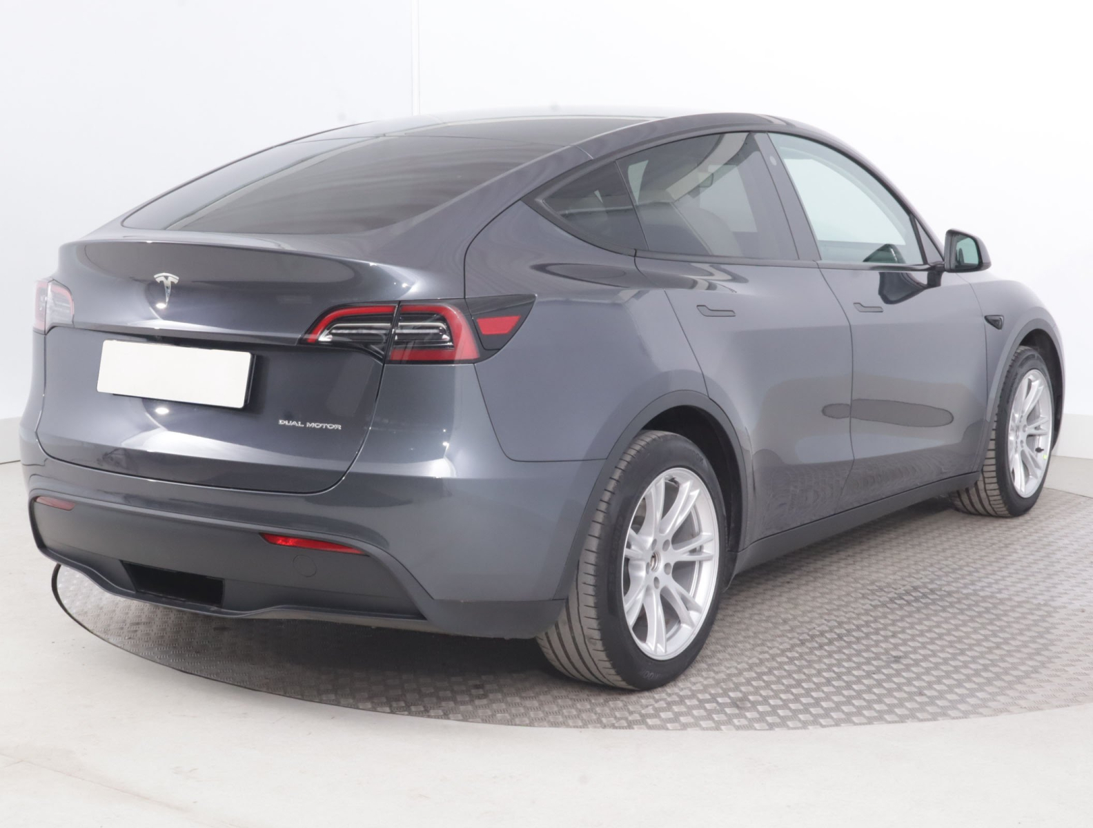 Tesla Model Y - 2023