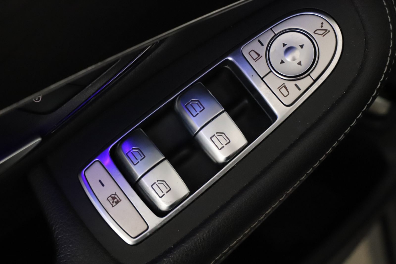 Mercedes-Benz GLC - 2020