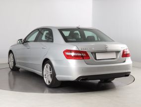 Mercedes-Benz E - 2010