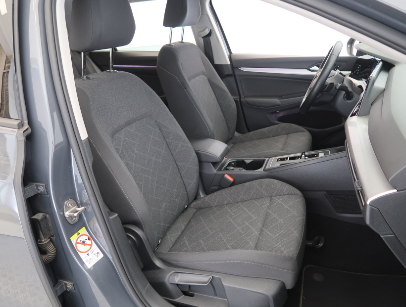 Volkswagen Golf, 2023