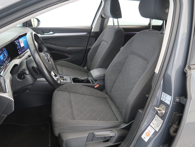 Volkswagen Golf, 2023