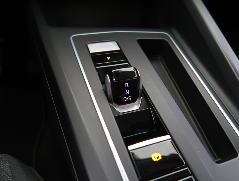 Volkswagen Golf, 2023
