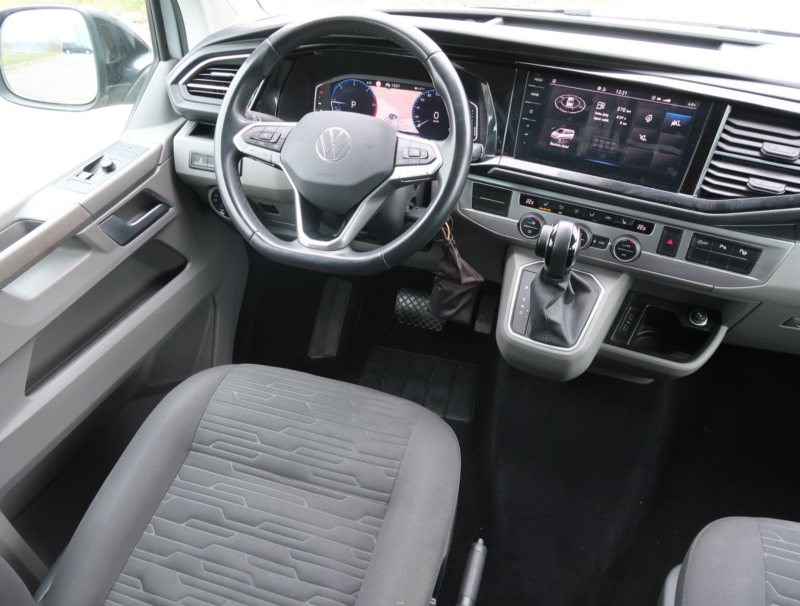 Volkswagen Caravelle - 2021