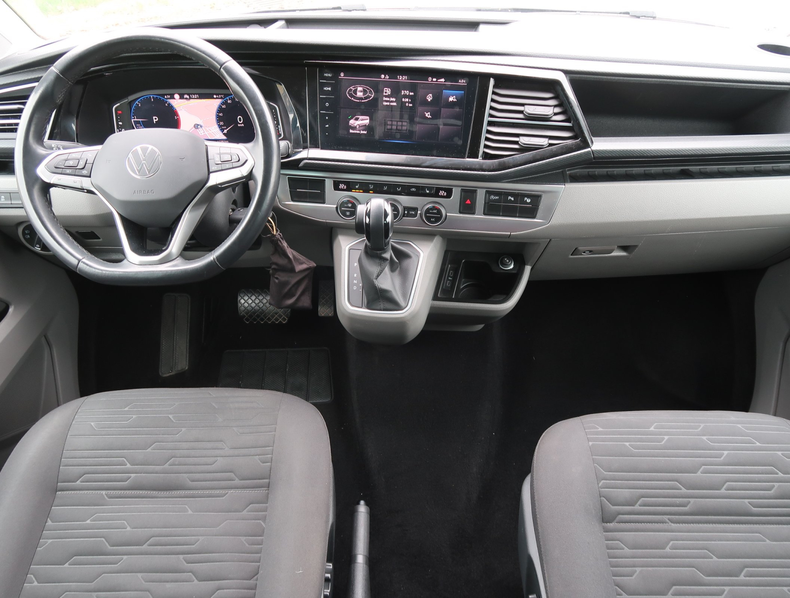 Volkswagen Caravelle - 2021