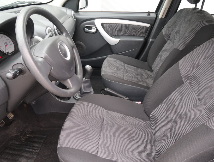 Dacia Sandero, 2010