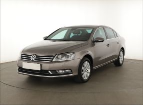 Volkswagen Passat - 2011