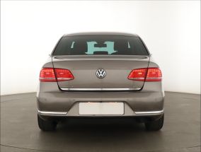 Volkswagen Passat - 2011