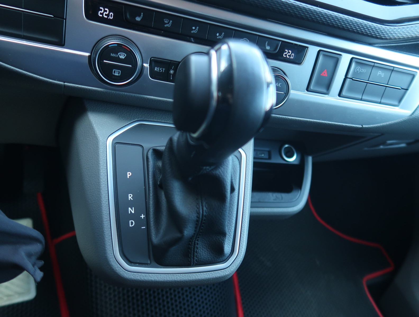 Volkswagen Caravelle - 2023