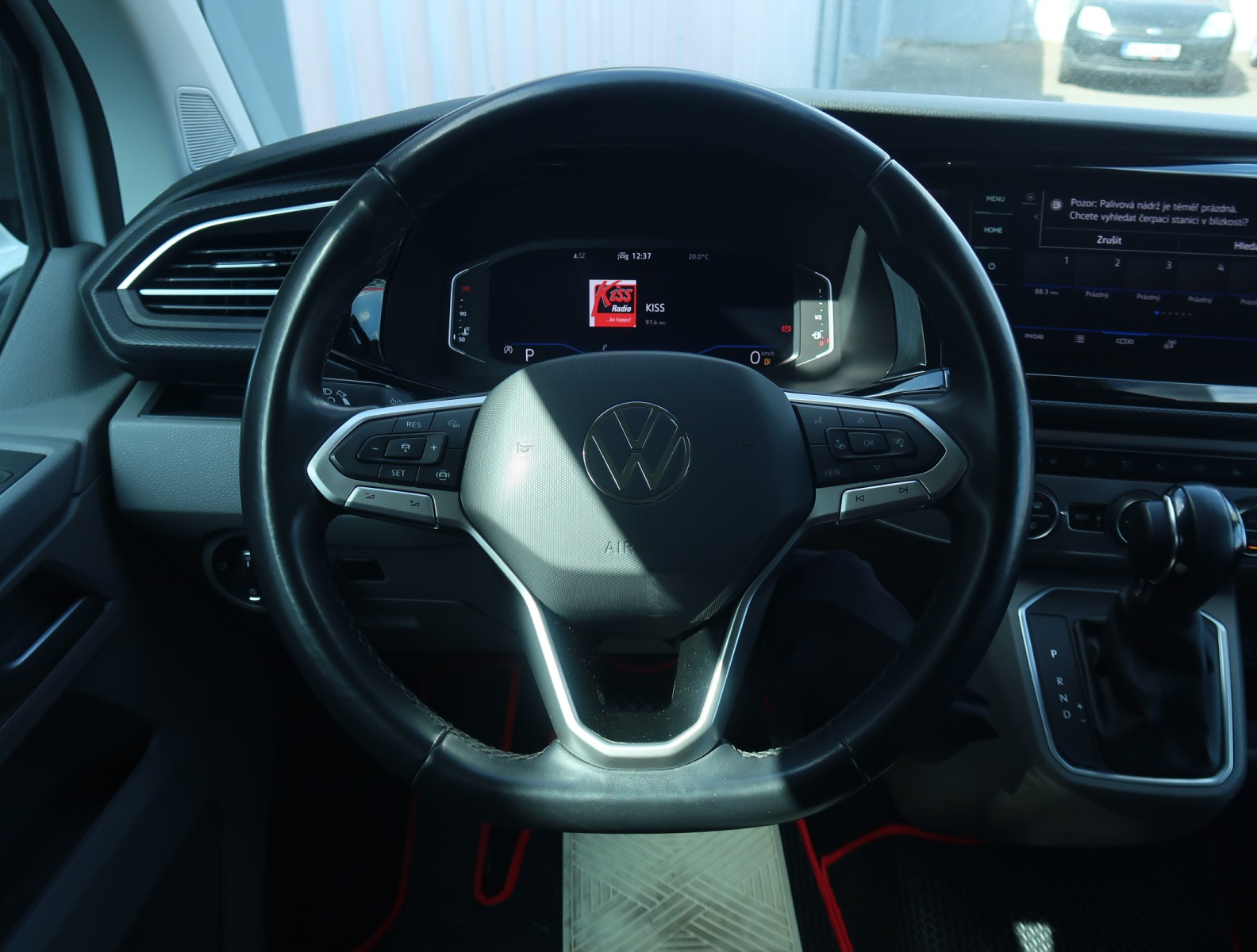 Volkswagen Caravelle - 2023