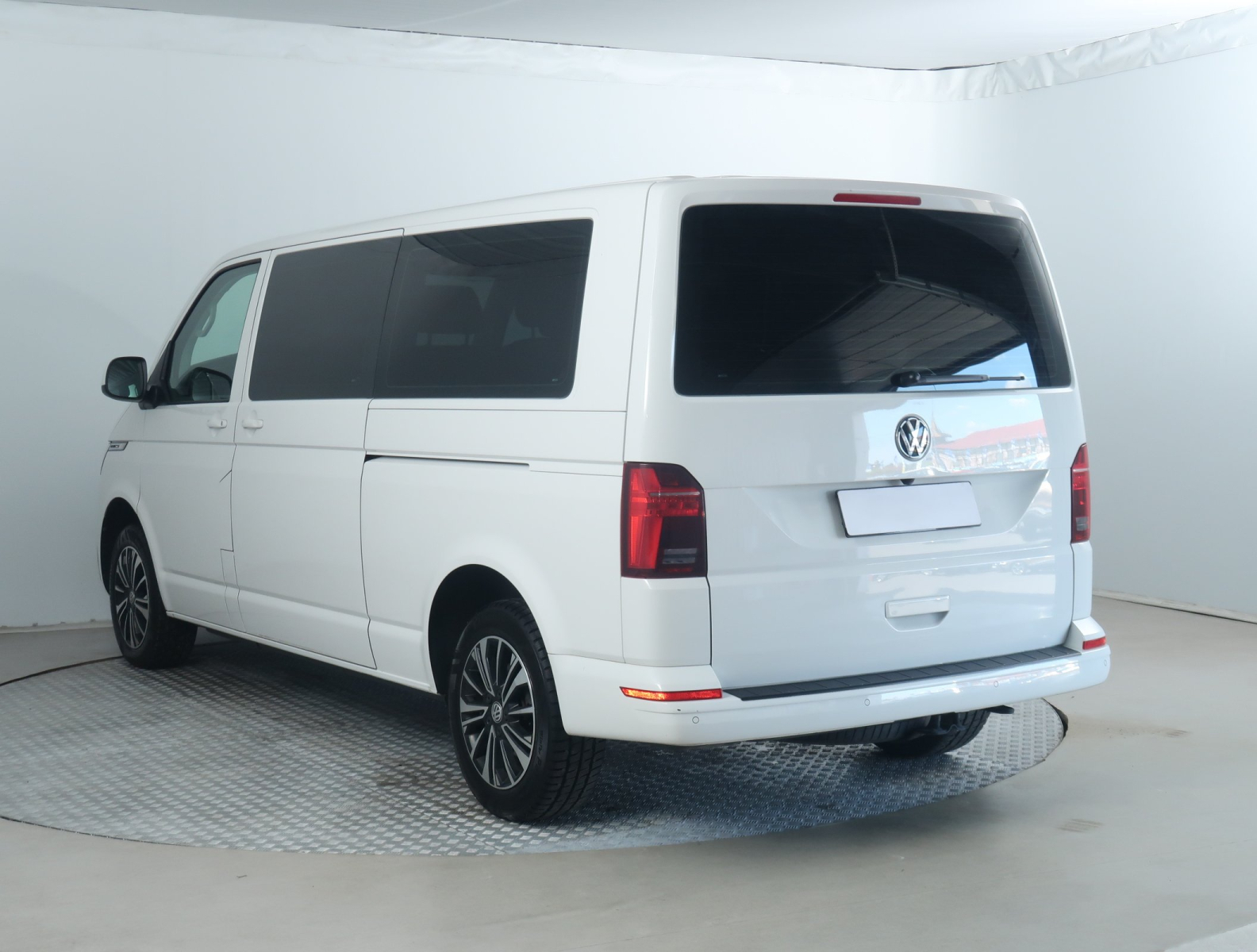 Volkswagen Caravelle - 2023