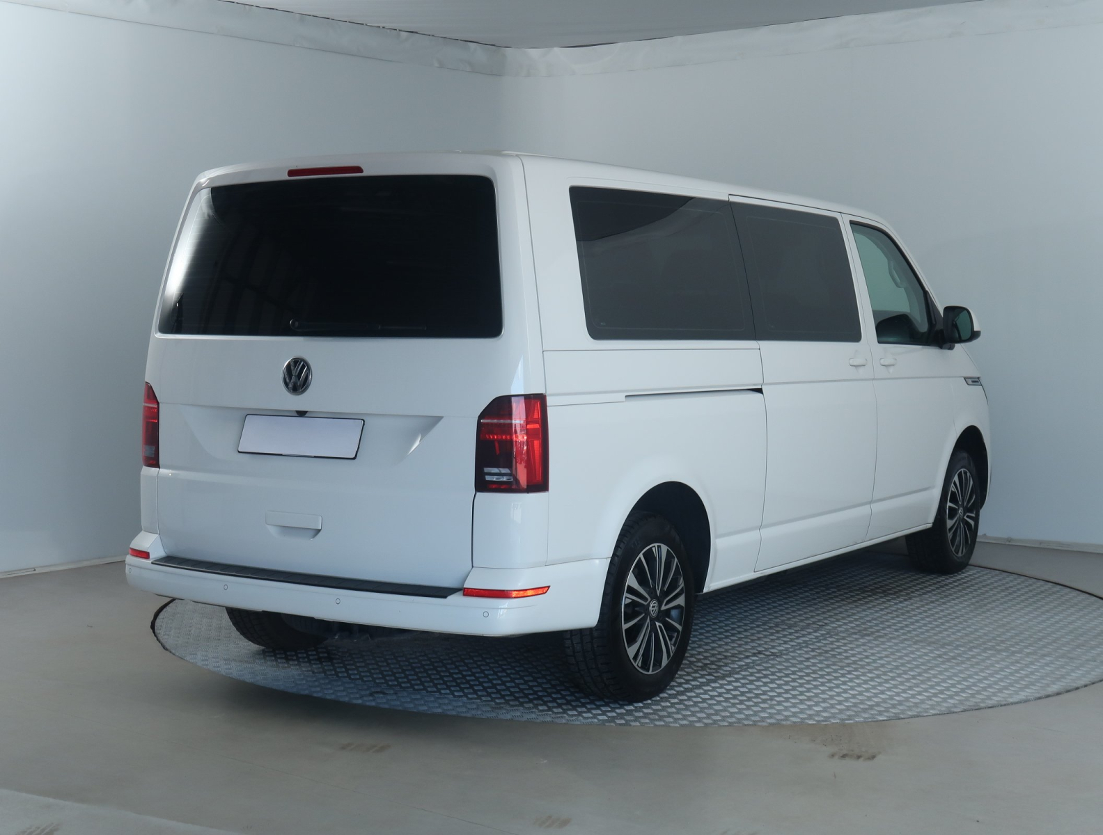 Volkswagen Caravelle - 2023